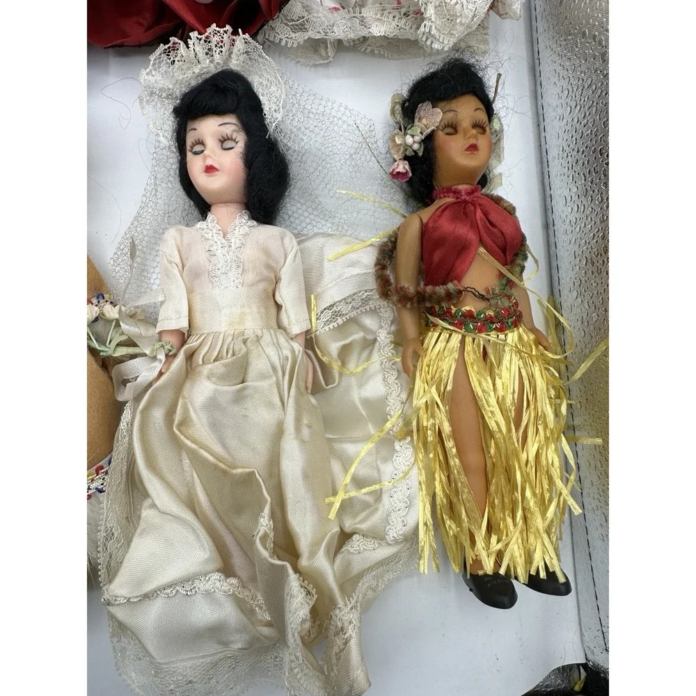 Vintage Dolls of the World Lot 12 Sleepy Eyes Hong Kong National Costume
